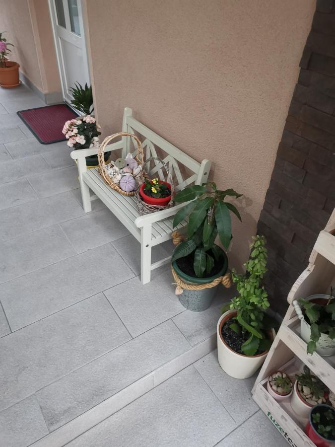 Apartments Luka Rab Town Ngoại thất bức ảnh