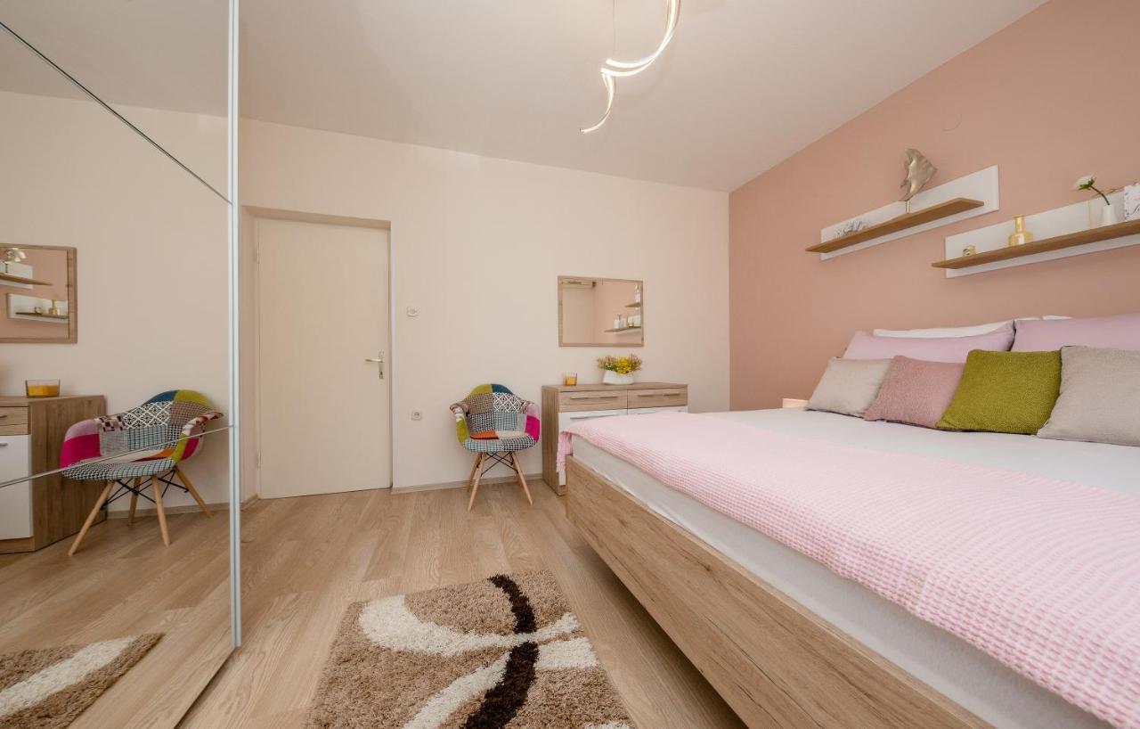 Apartments Luka Rab Town Ngoại thất bức ảnh