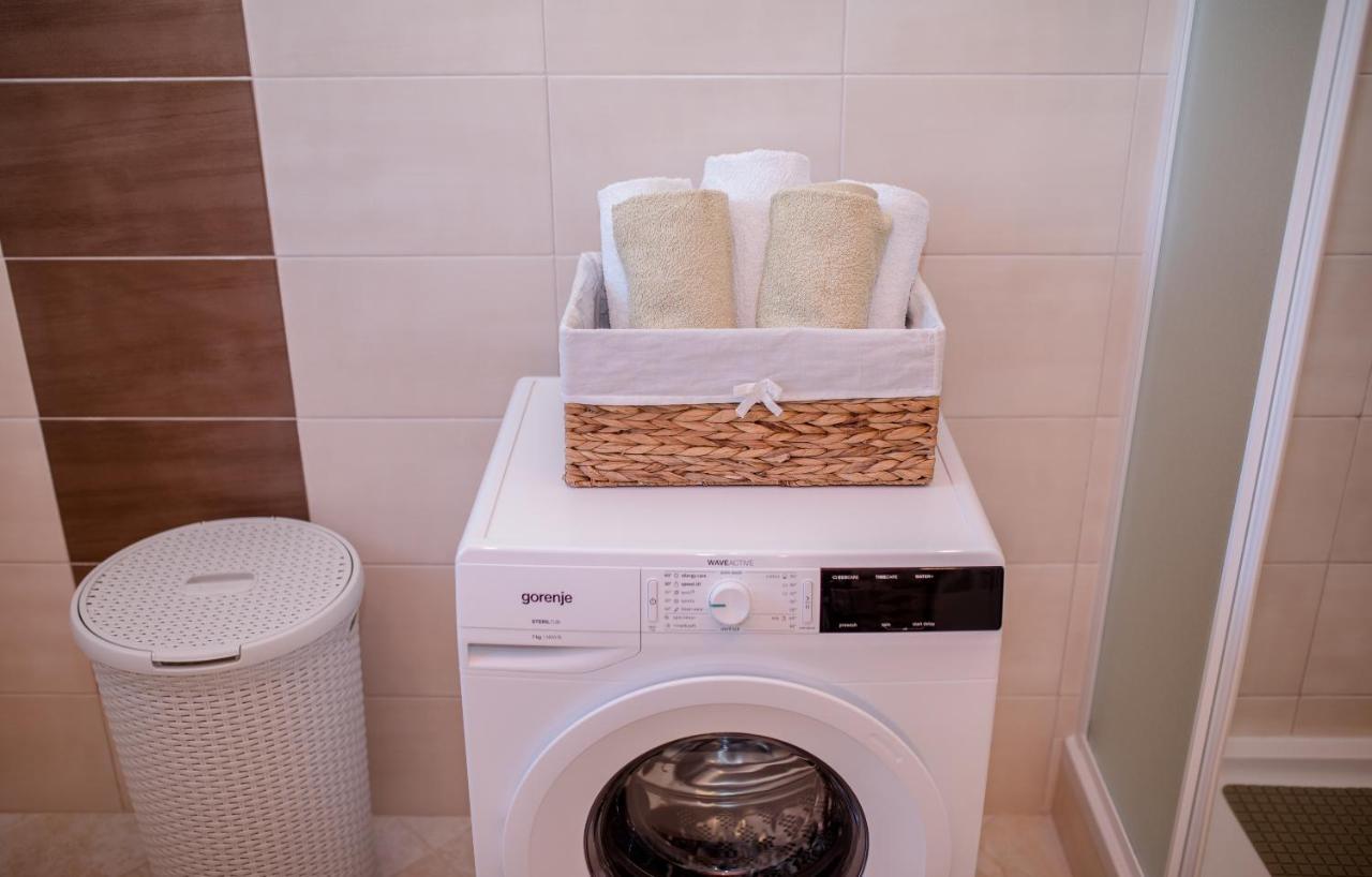 Apartments Luka Rab Town Ngoại thất bức ảnh