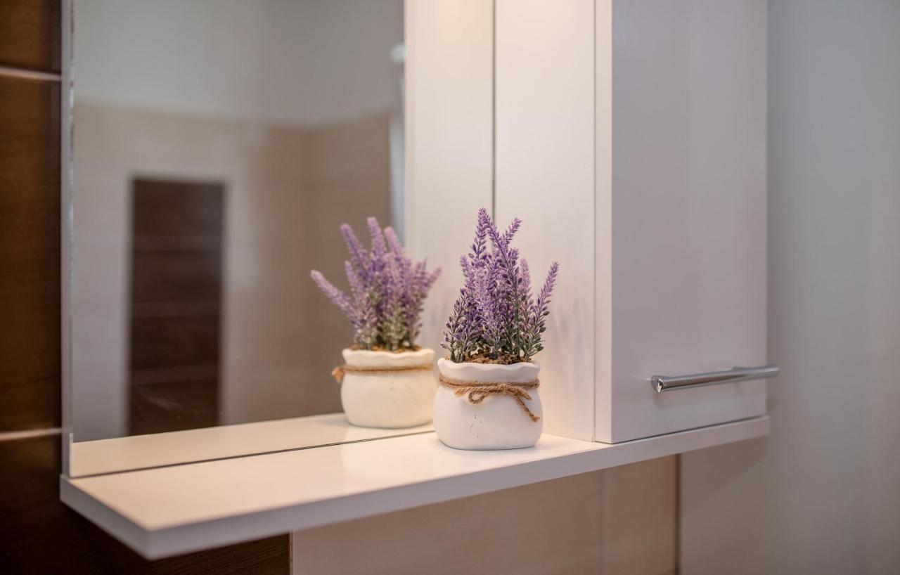Apartments Luka Rab Town Ngoại thất bức ảnh