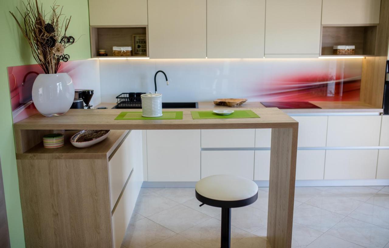 Apartments Luka Rab Town Ngoại thất bức ảnh