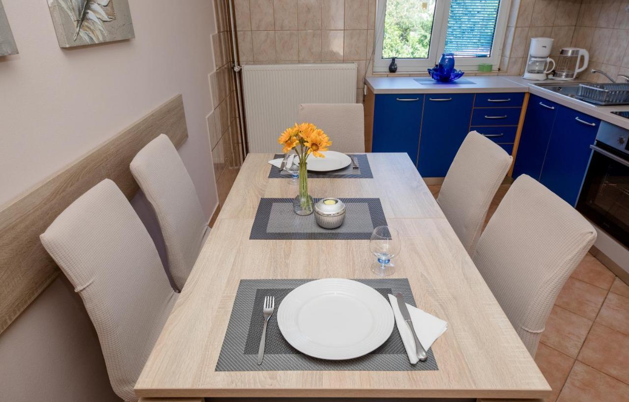 Apartments Luka Rab Town Ngoại thất bức ảnh