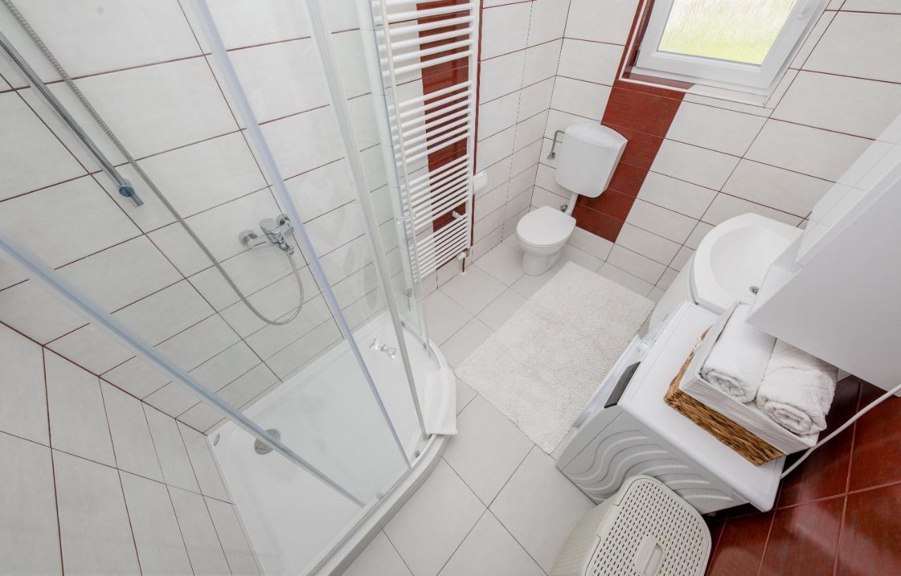 Apartments Luka Rab Town Ngoại thất bức ảnh
