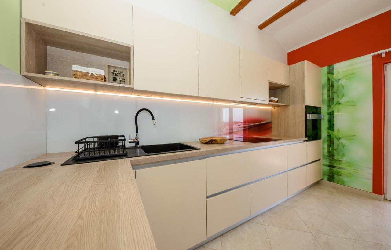 Apartments Luka Rab Town Ngoại thất bức ảnh