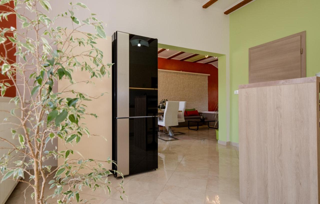 Apartments Luka Rab Town Ngoại thất bức ảnh
