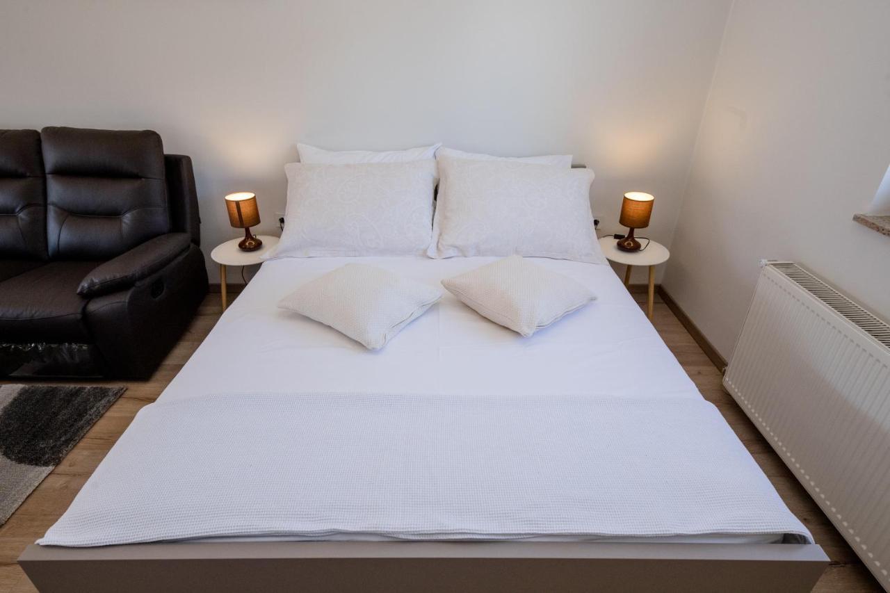 Apartments Luka Rab Town Ngoại thất bức ảnh