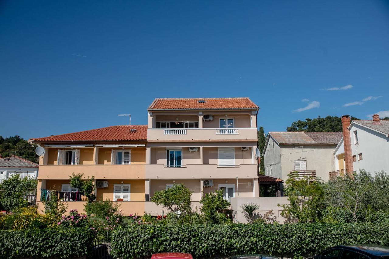 Apartments Luka Rab Town Ngoại thất bức ảnh
