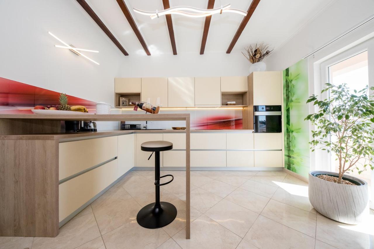 Apartments Luka Rab Town Ngoại thất bức ảnh