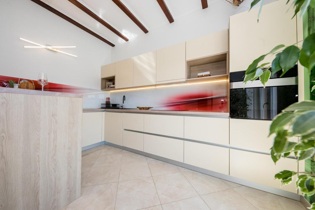 Apartments Luka Rab Town Ngoại thất bức ảnh